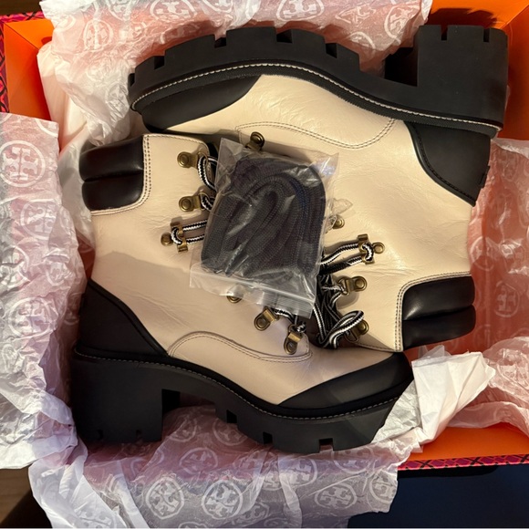 Tory Burch Ankle Boot Lug Sole Hiker NEW
Waxy Cow Leather w Box US 8 - Picture 9 of 16